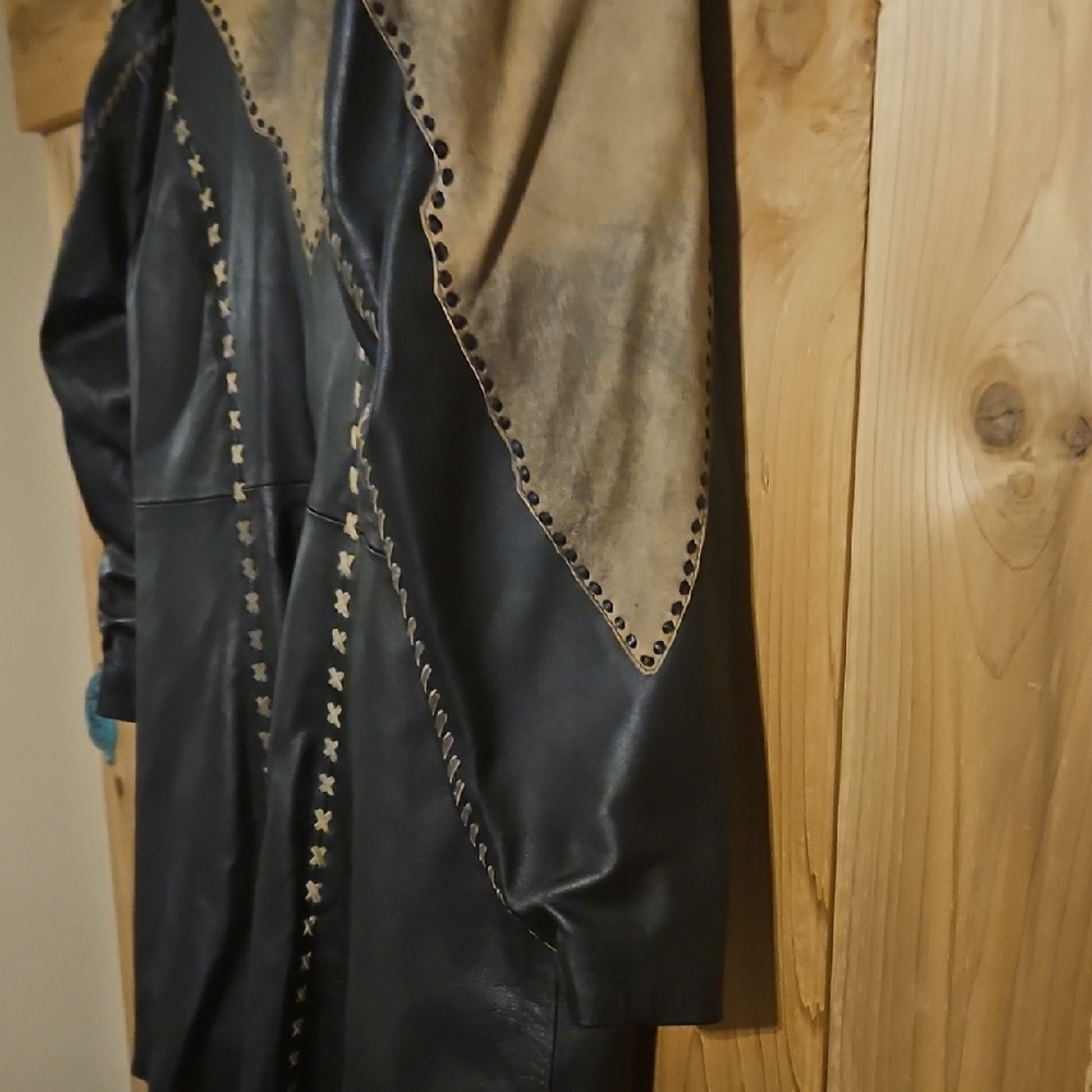 Elegant Black and Tan Genuine Leather Western Style Trench Jacket - Picture 10 of 11